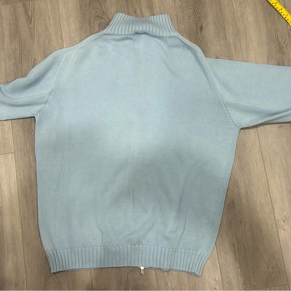 Light blue sweater. - Picture 6 of 6